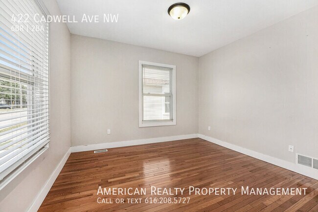 Building Photo - 422 Cadwell Ave NW