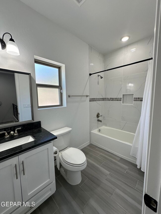 Building Photo - 6315 Escondido Dr