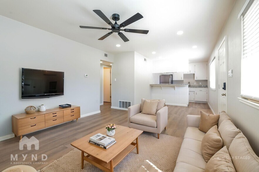 Building Photo - 905 Carro Dr