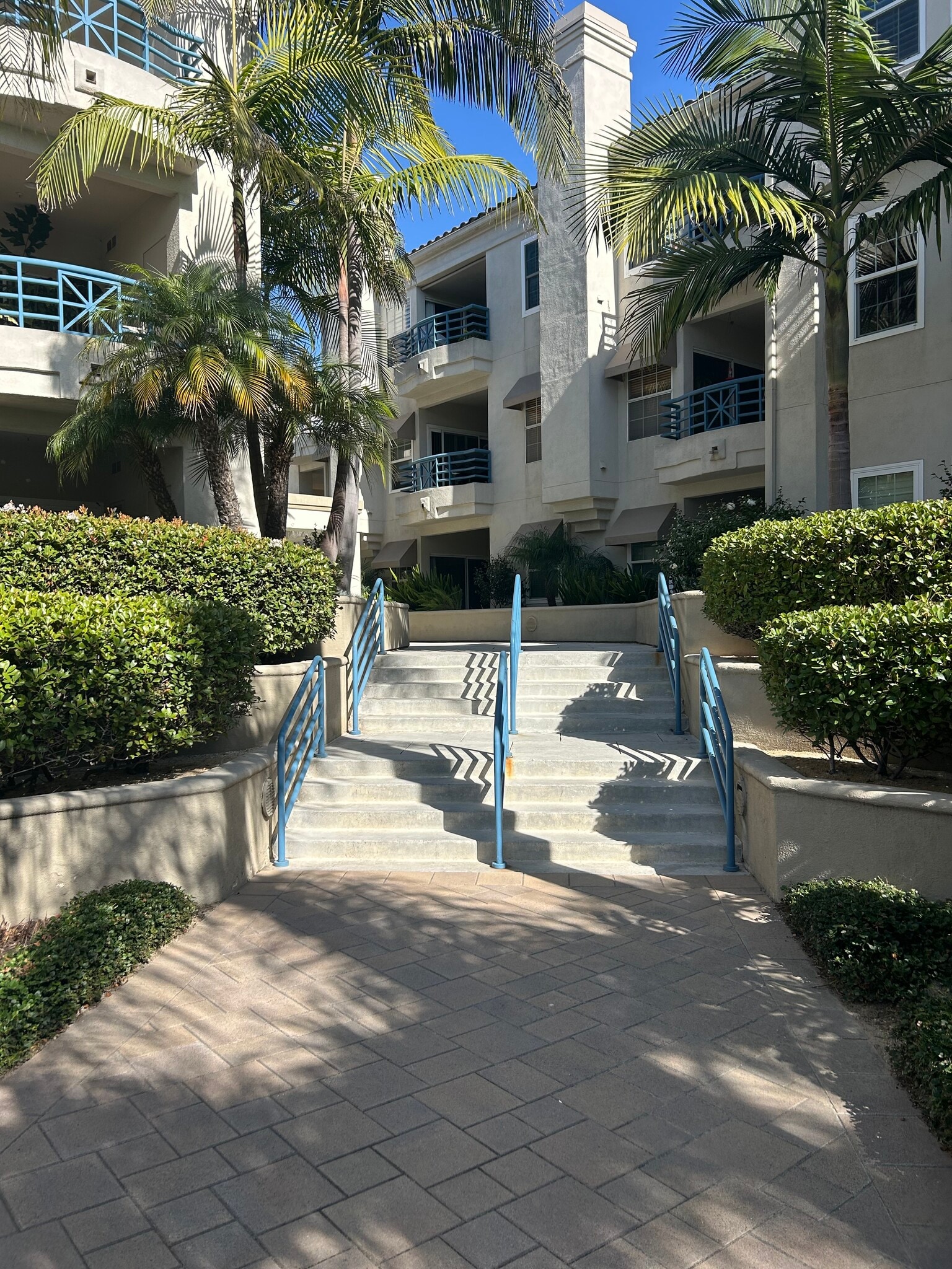 Entry - 415 Townsquare Ln