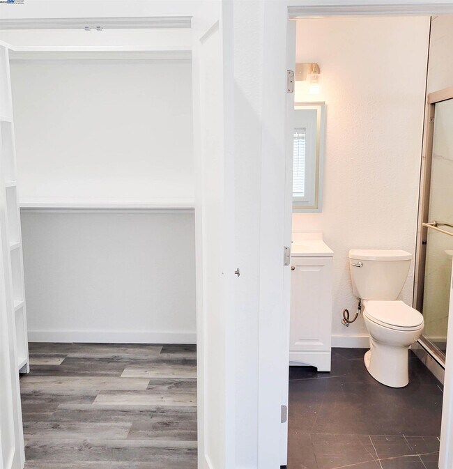 Building Photo - 110 S 37th St