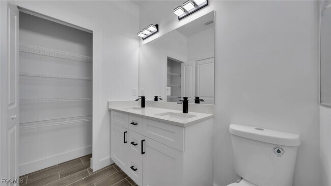 Building Photo - 1121 Hightower Ave S