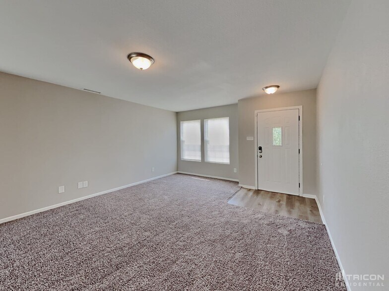 Building Photo - 11239 N Sashing Way