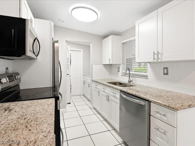 Building Photo - 1320 Barbizon Ln