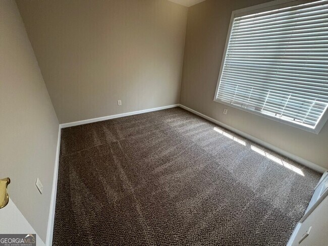 Building Photo - 1157 Chateau Terrace