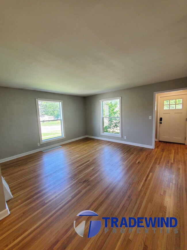 Building Photo - 1408 Lake St NE