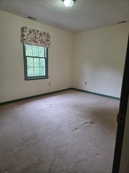 Building Photo - 305 Seminole Dr