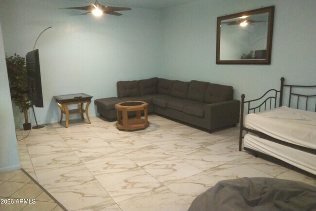 Building Photo - 422 W Pebble Beach Dr