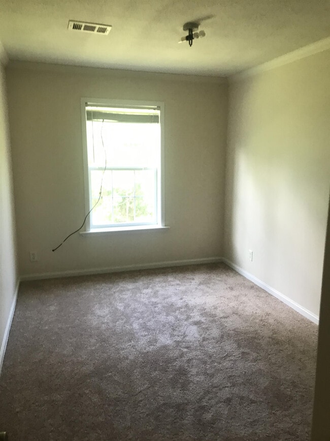 Building Photo - 6211 W Ridley St