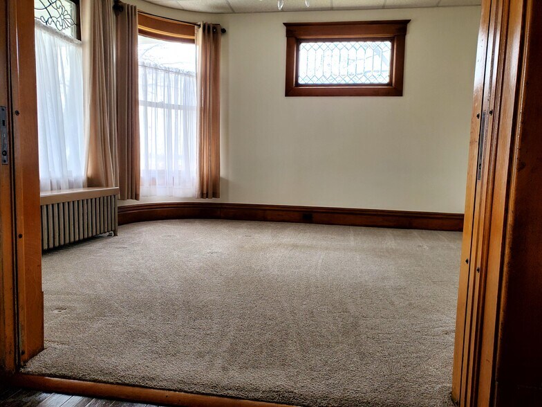 Den/Living Room - 204 Crawford Ave