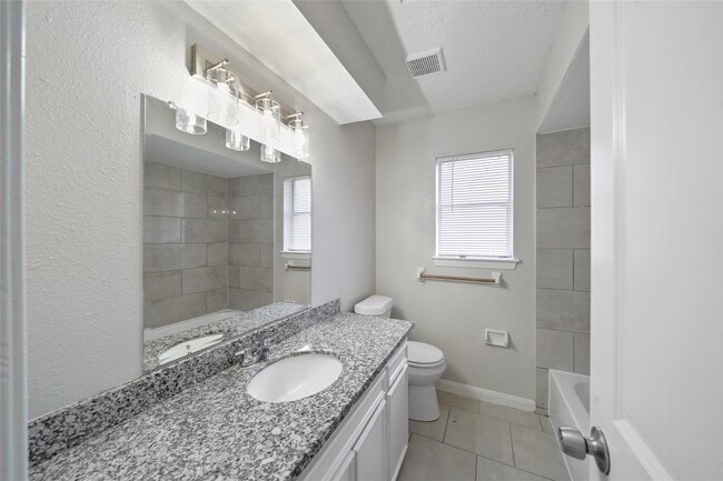 Building Photo - 904 Ellena Rd