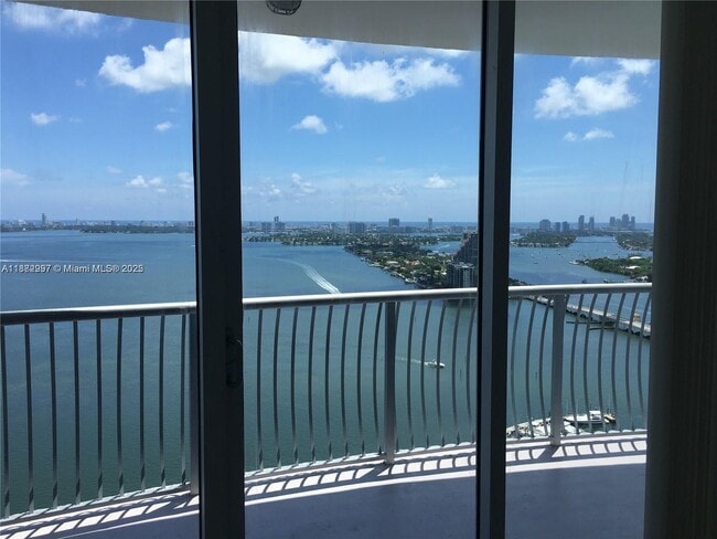 Building Photo - 1750 N Bayshore Dr