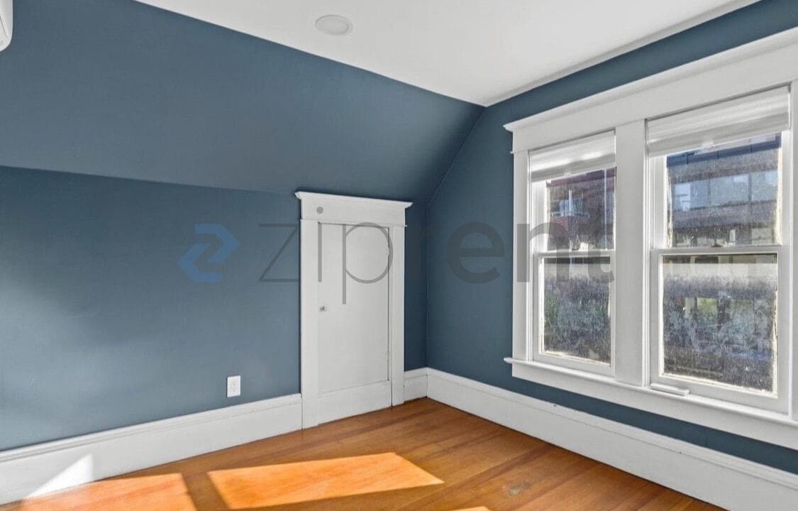 Building Photo - Unit