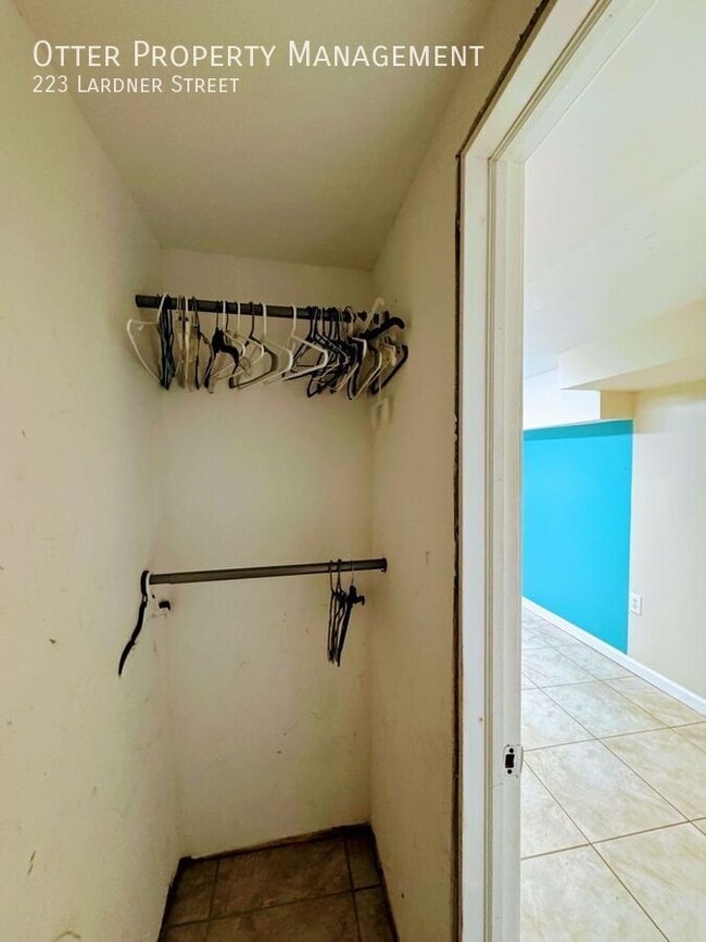 Building Photo - 223 Lardner St