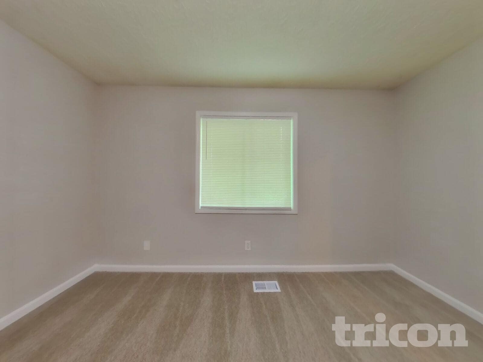 Building Photo - 2395 Wales Dr