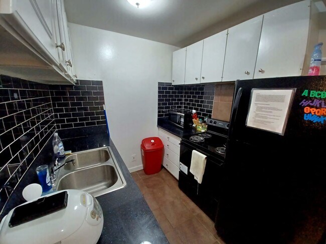 Building Photo - 68 E 200 S