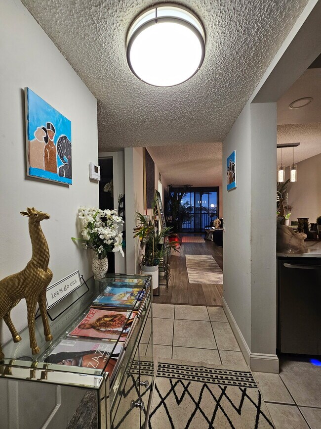 Building Photo - 114 Lake Emerald Dr