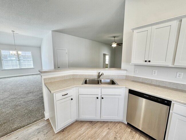 Building Photo - 8437 Grayce Dr