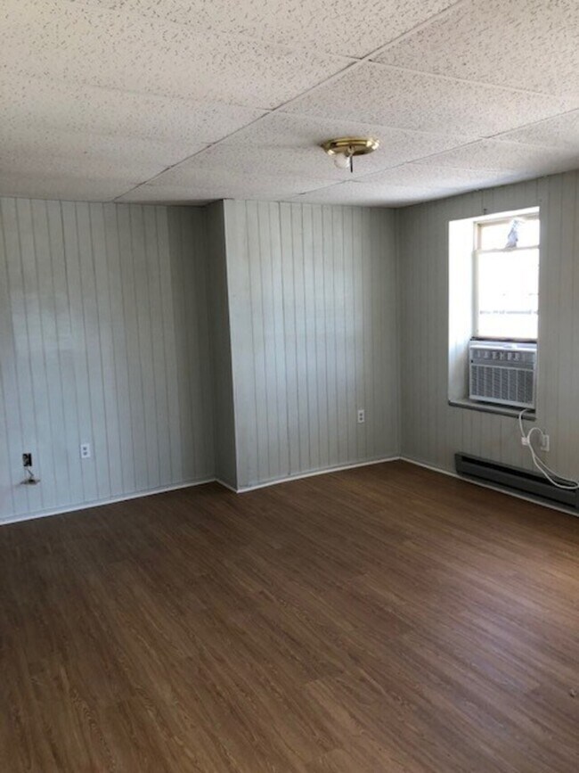 Building Photo - Kenbridge U Store Apts.