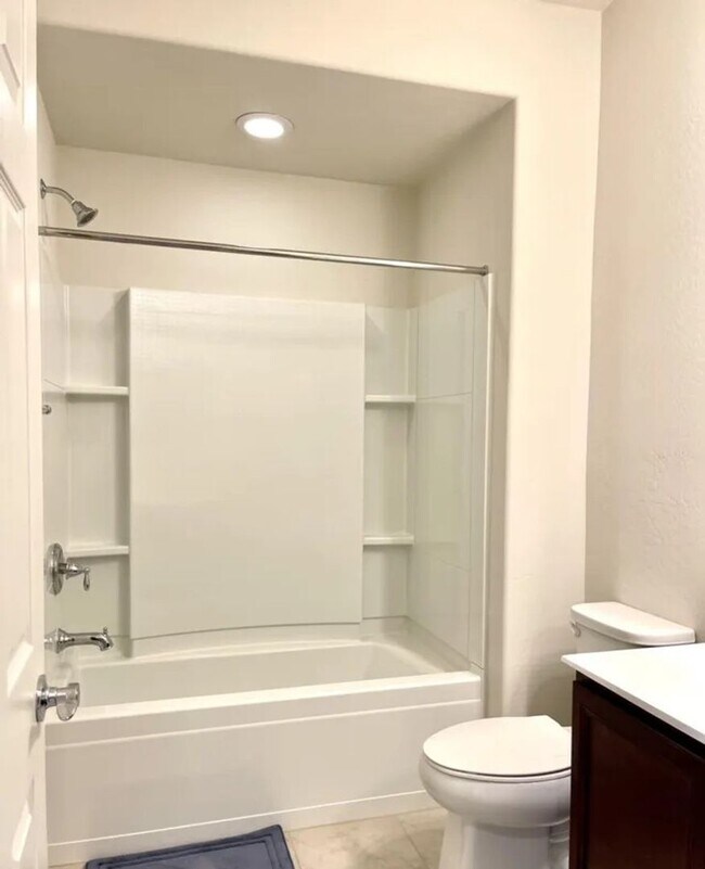 Building Photo - 2022 Built Single-Level 4Bedrooms/3Baths Stunning Home!!