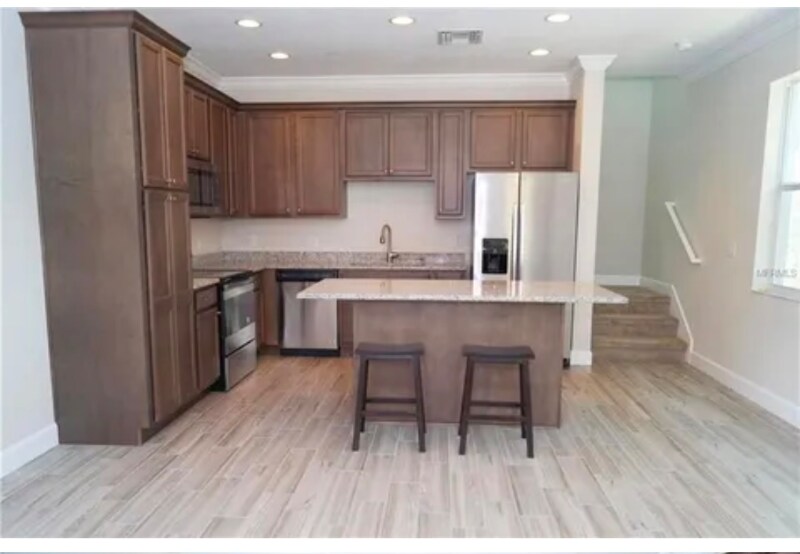 Building Photo - 527 Jetstar Ln