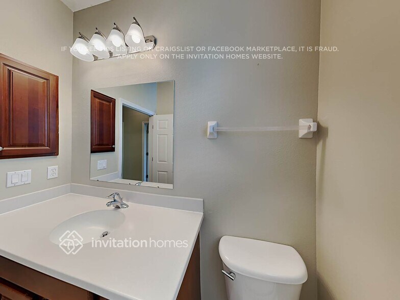 Building Photo - 12423 25th Ct E