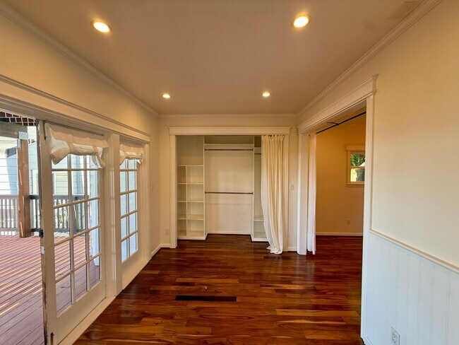 Building Photo - 1053 De Haro St