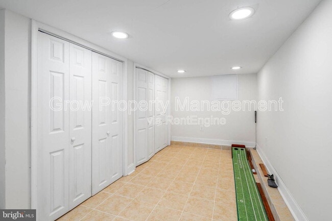 Building Photo - 1038 S Bouvier St