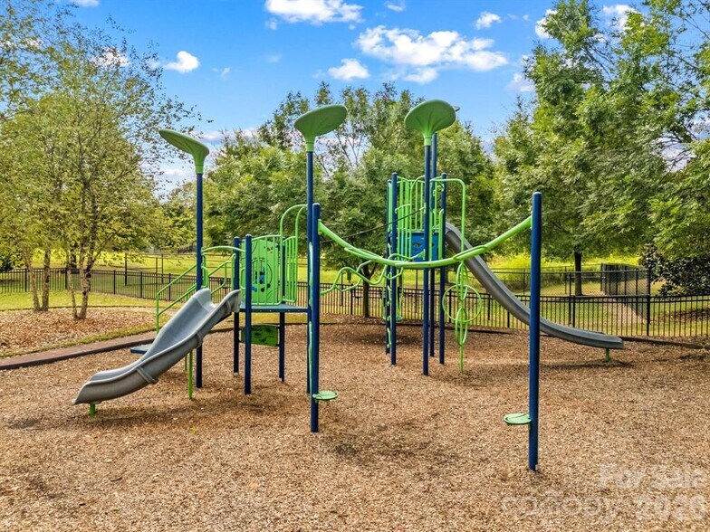 Building Photo - 16628 Summers Walk Blvd