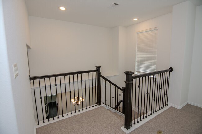 Building Photo - 18122 Glenlyon Dr