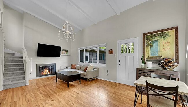 Living room - 2644 S High St