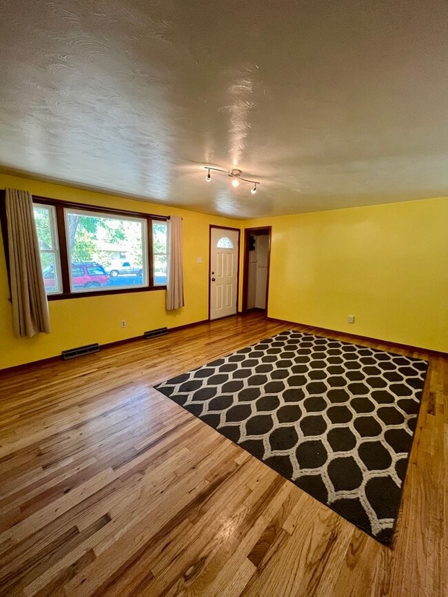 Building Photo - 3 Bedroom ranch w/ garden in the Heart of Longmont!