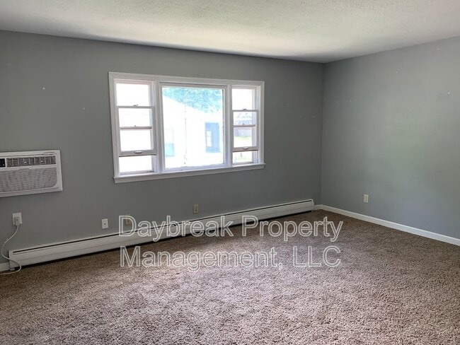 Building Photo - 811 7th Ave N