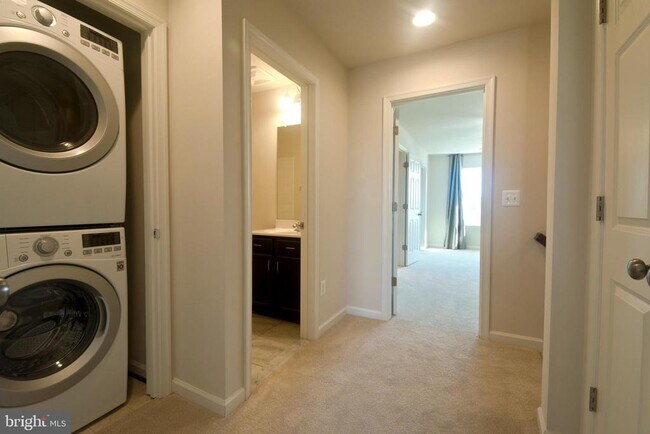 Building Photo - 105 Gristmill Ct