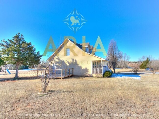 Building Photo - Charming 3 Bed/2.5 Bath Two-Story Country ...