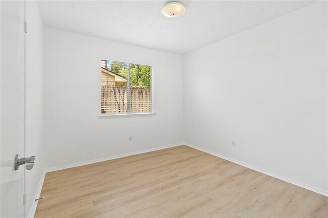 Building Photo - 126 Wood Hollow Dr