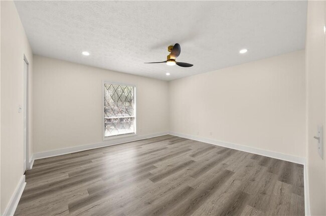 Building Photo - 3298 Abbeywood Dr