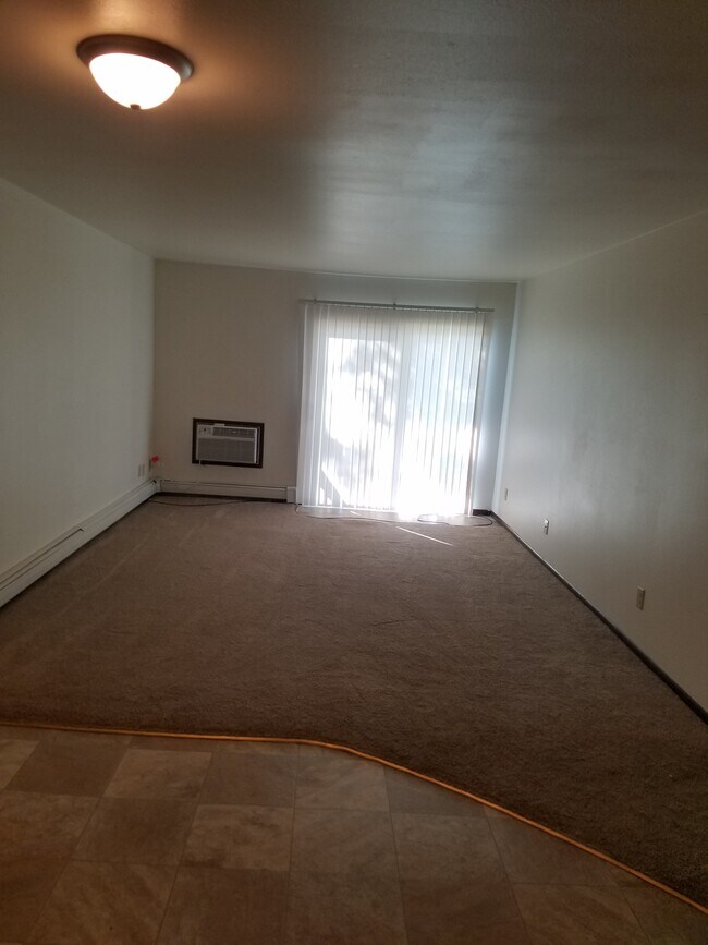 Building Photo - 135 N Peters Ave