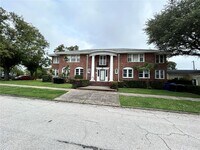 Building Photo - 785 19th Ave N