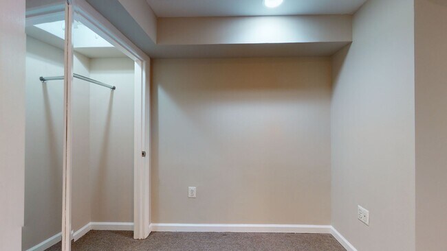 Building Photo - Spacious Two Bedroom Two Bathroom Petworth...