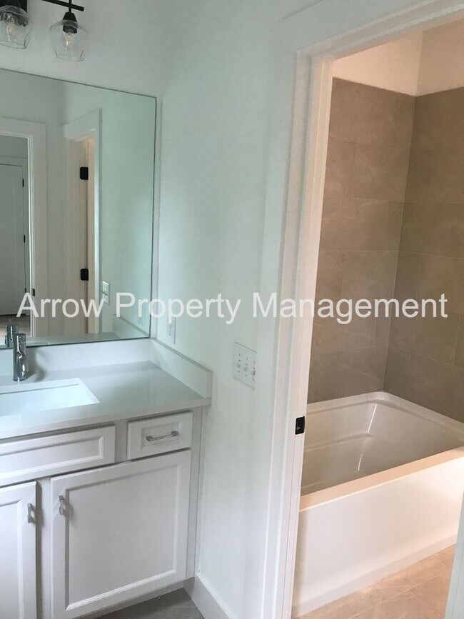 Building Photo - Gorgeous 4br New Construction in South Nas...