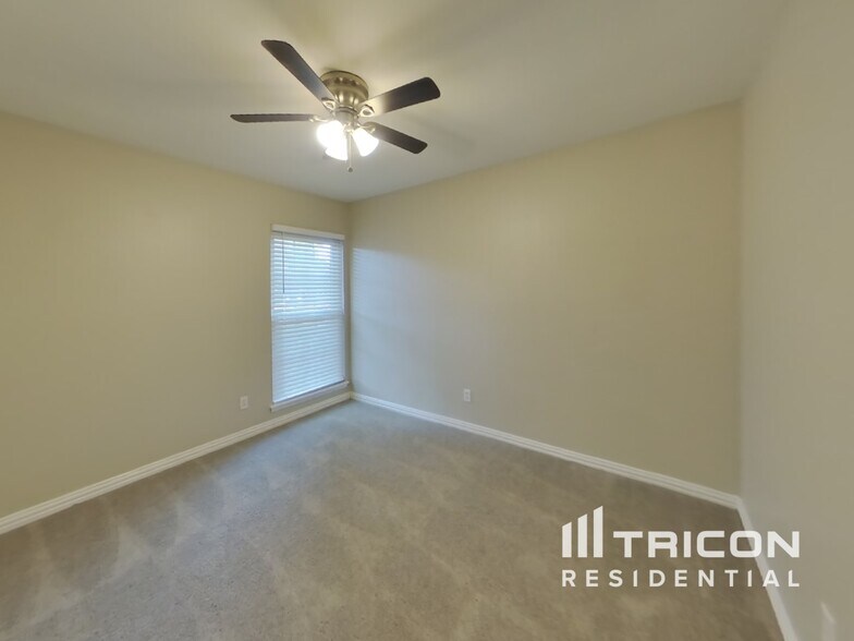 Building Photo - 496 Justice Dr