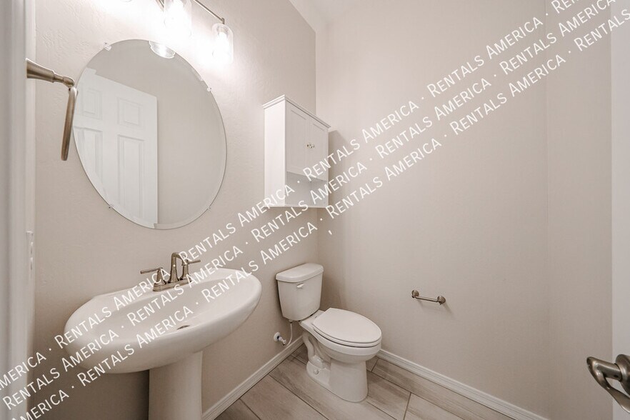 Building Photo - 4815 W Capistrano Ave