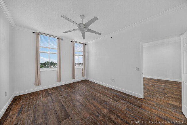 Building Photo - 2401 NE 65th St