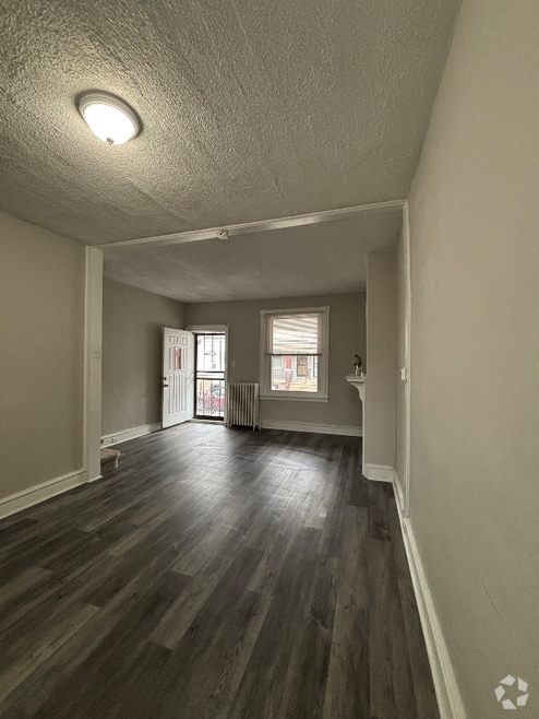 Building Photo - 922 S Yewdall St