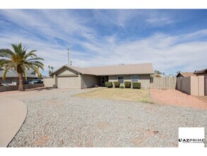 Building Photo - Welcome to this Delightful 3/2 Phoenix House!