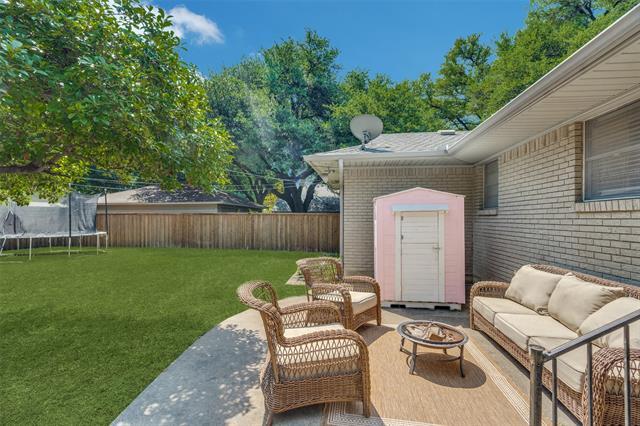 Building Photo - 9222 Livenshire Dr