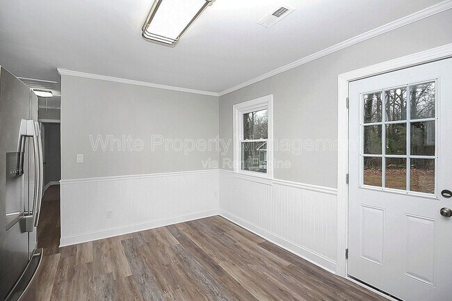 Building Photo - 604 Westwood Cir