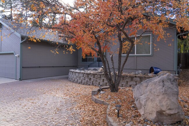 Building Photo - 3263 S Justin St