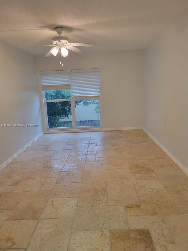 Building Photo - 2750 N 34th Ave